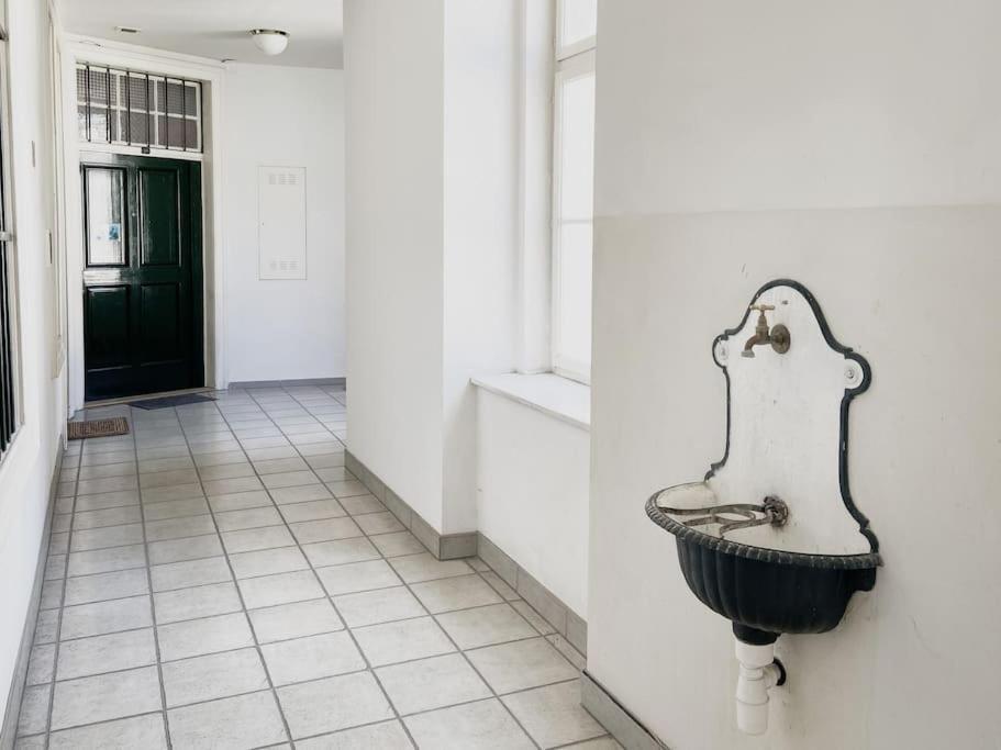 Stylish Designer Apartment At The Center Of Vienna Naschmarkt Экстерьер фото